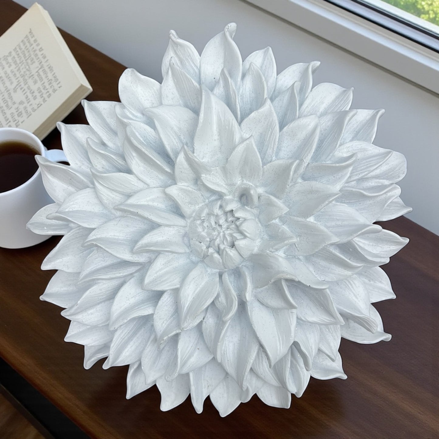 WHITE RESIN WALL FLOWER