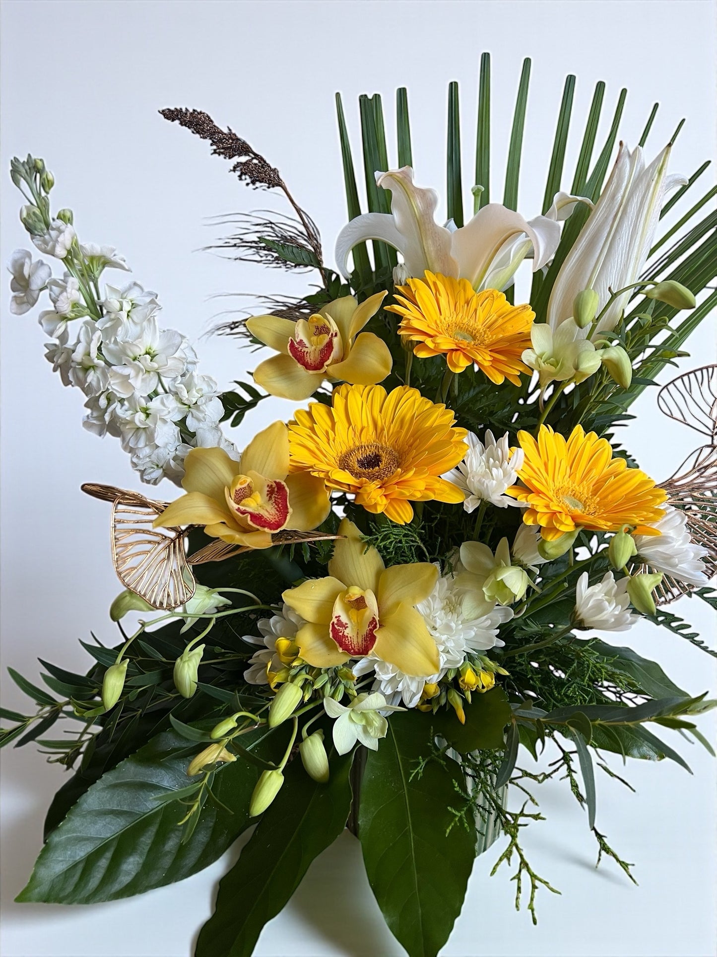MEDIUM FLORAL ARRANGEMENT (In oasis)