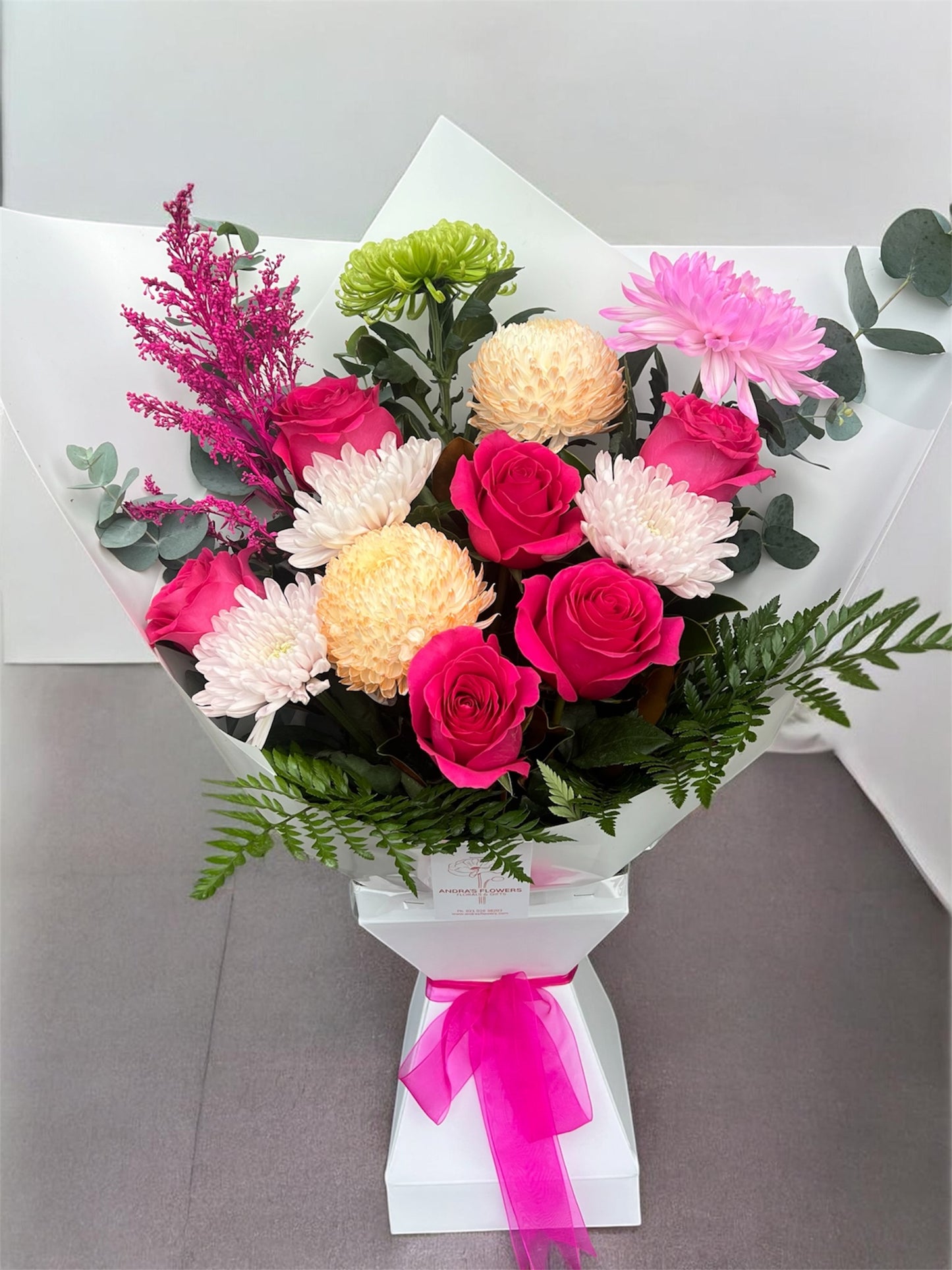 Vox - a cardboard vase for flower bouquets