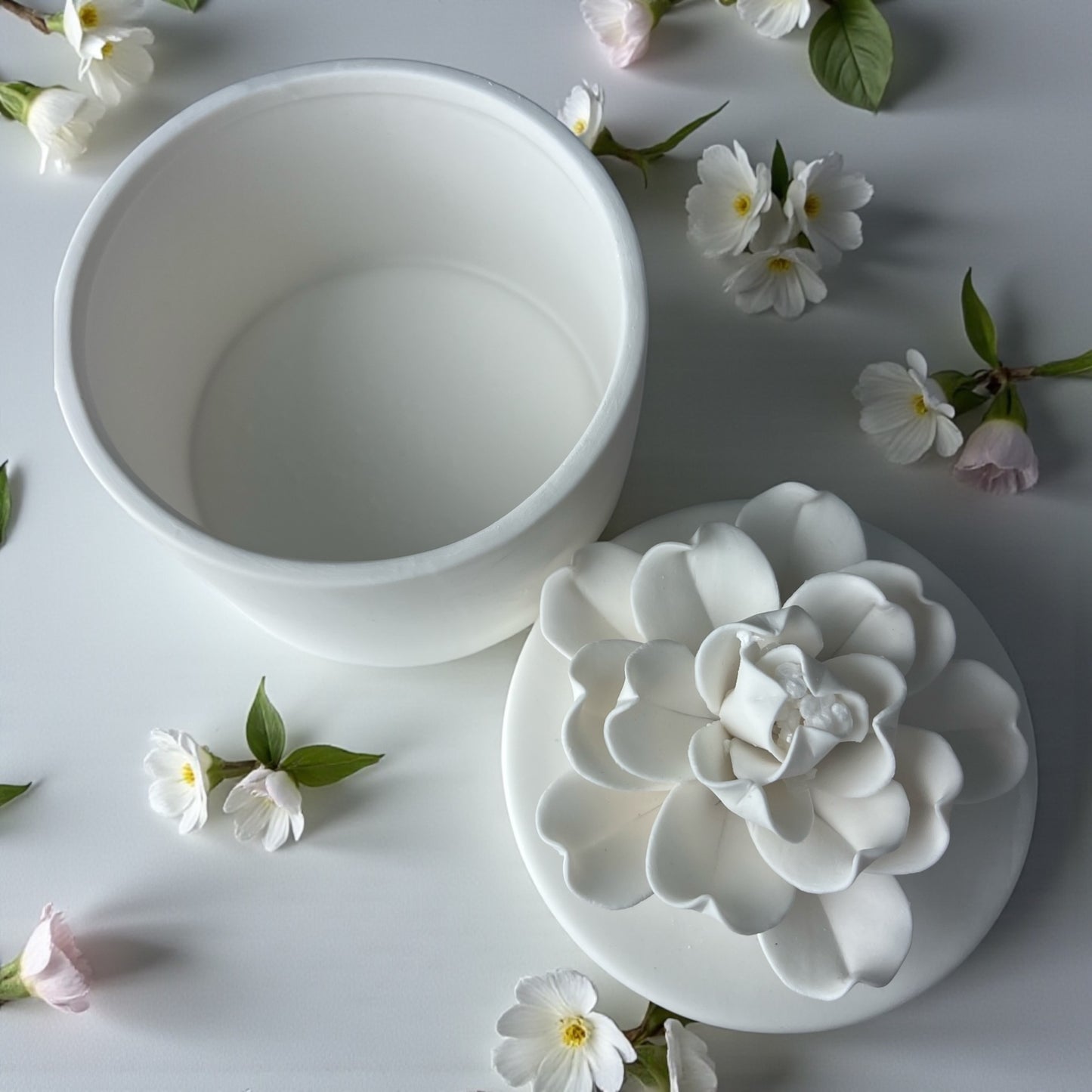 WHITE PORCELAIN FLOWER VESSEL