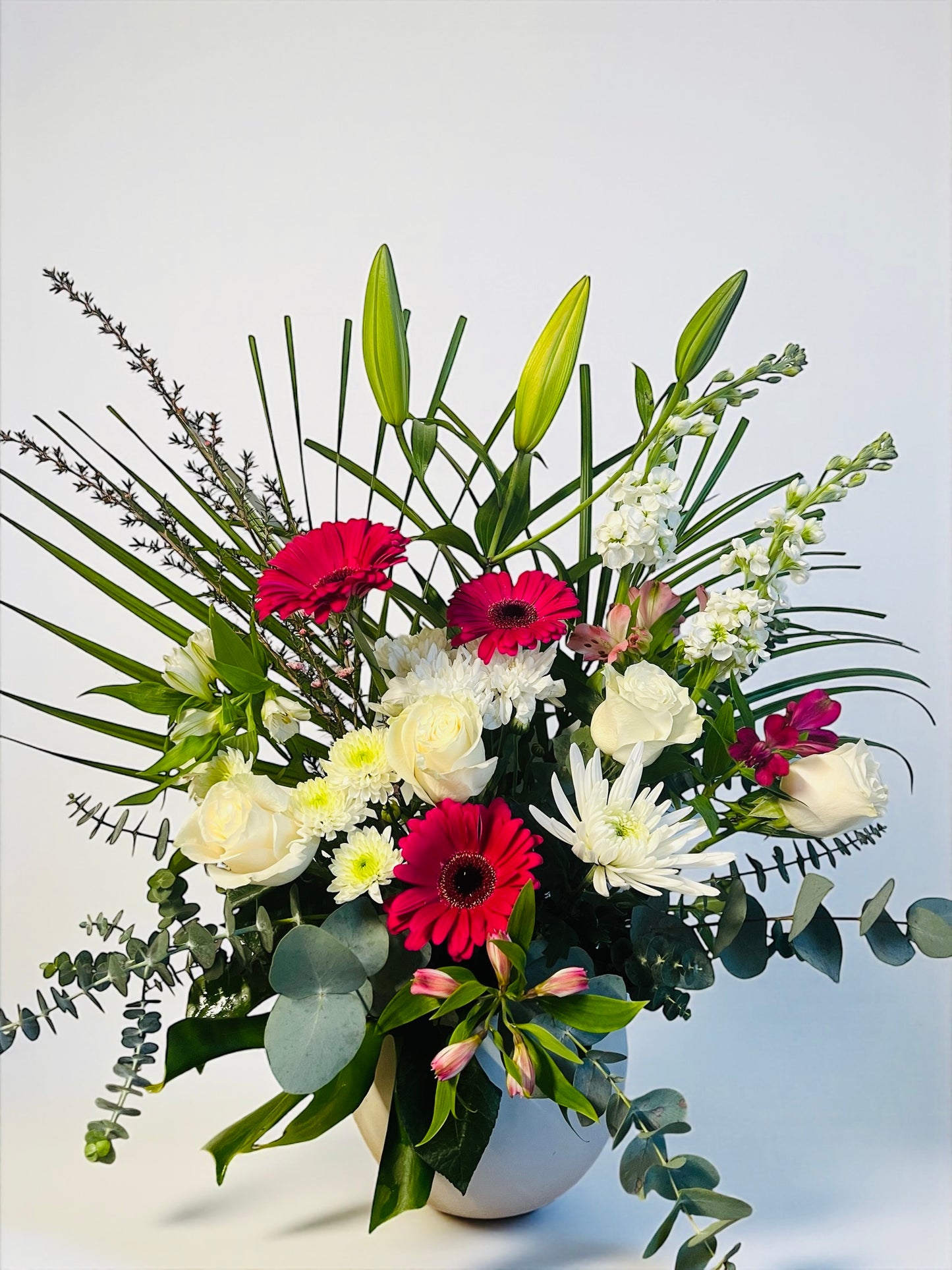 MEDIUM FLORAL ARRANGEMENT (In oasis)