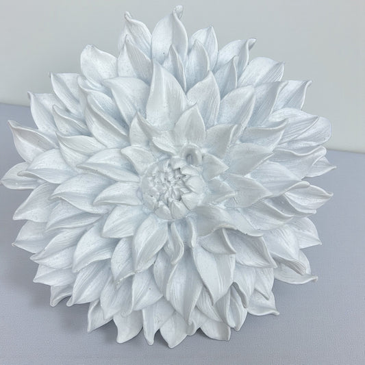 WHITE RESIN WALL FLOWER