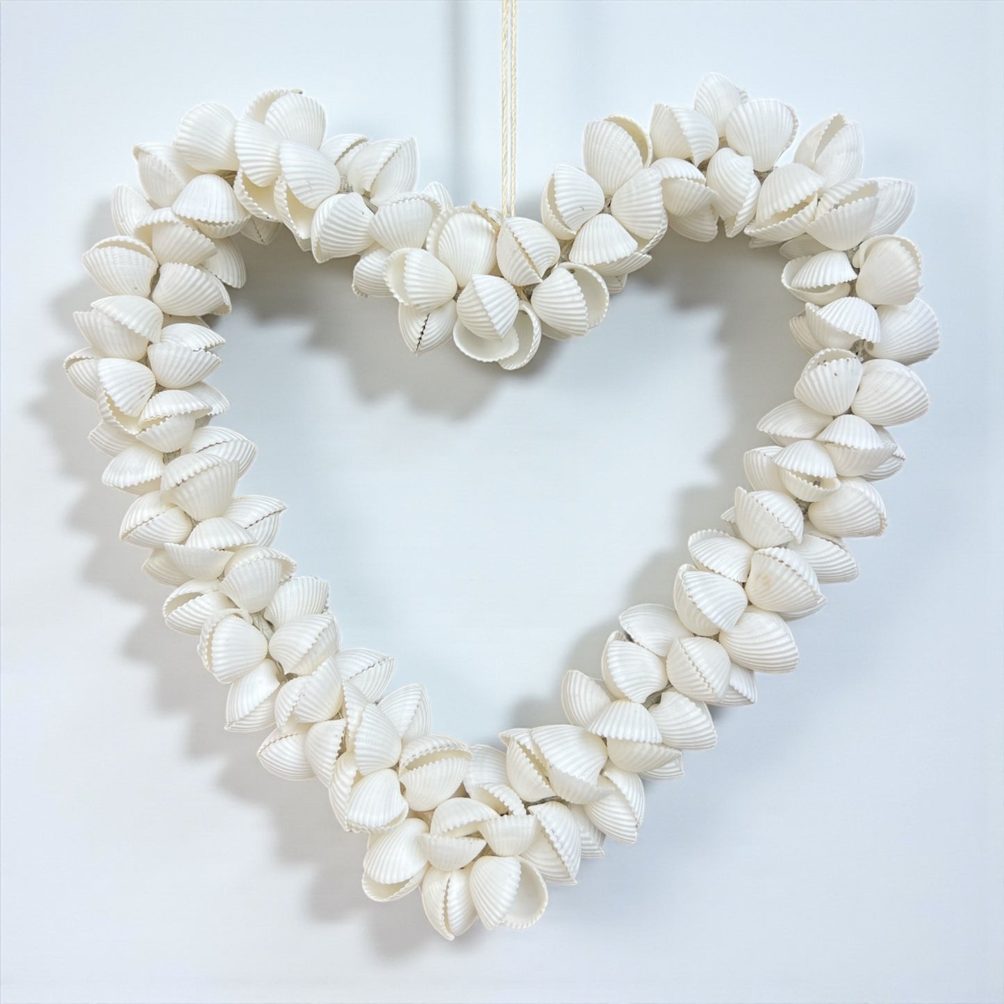 COASTAL HANGING SHELL HEART MEDIUM