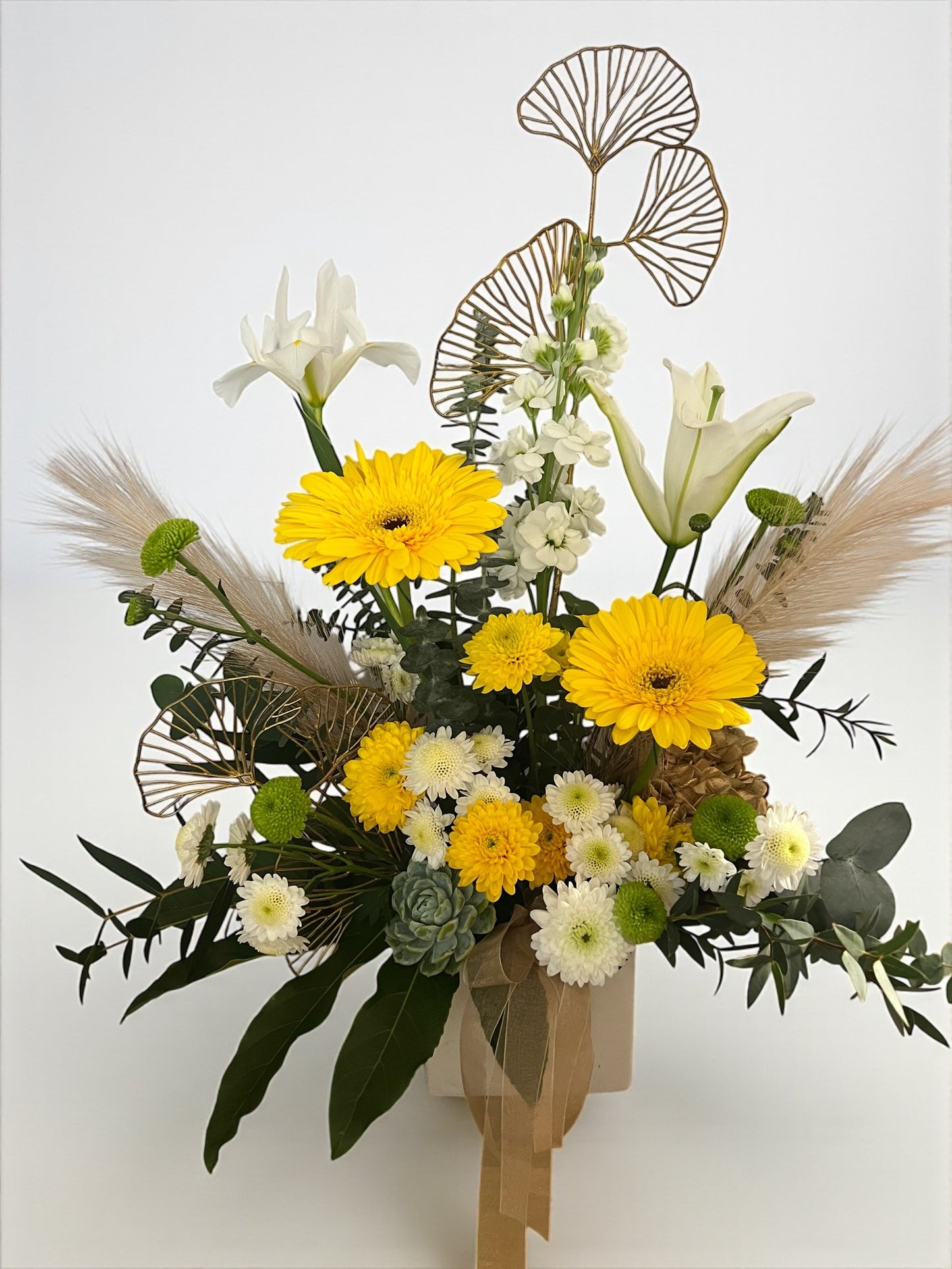 MEDIUM FLORAL ARRANGEMENT (In oasis)