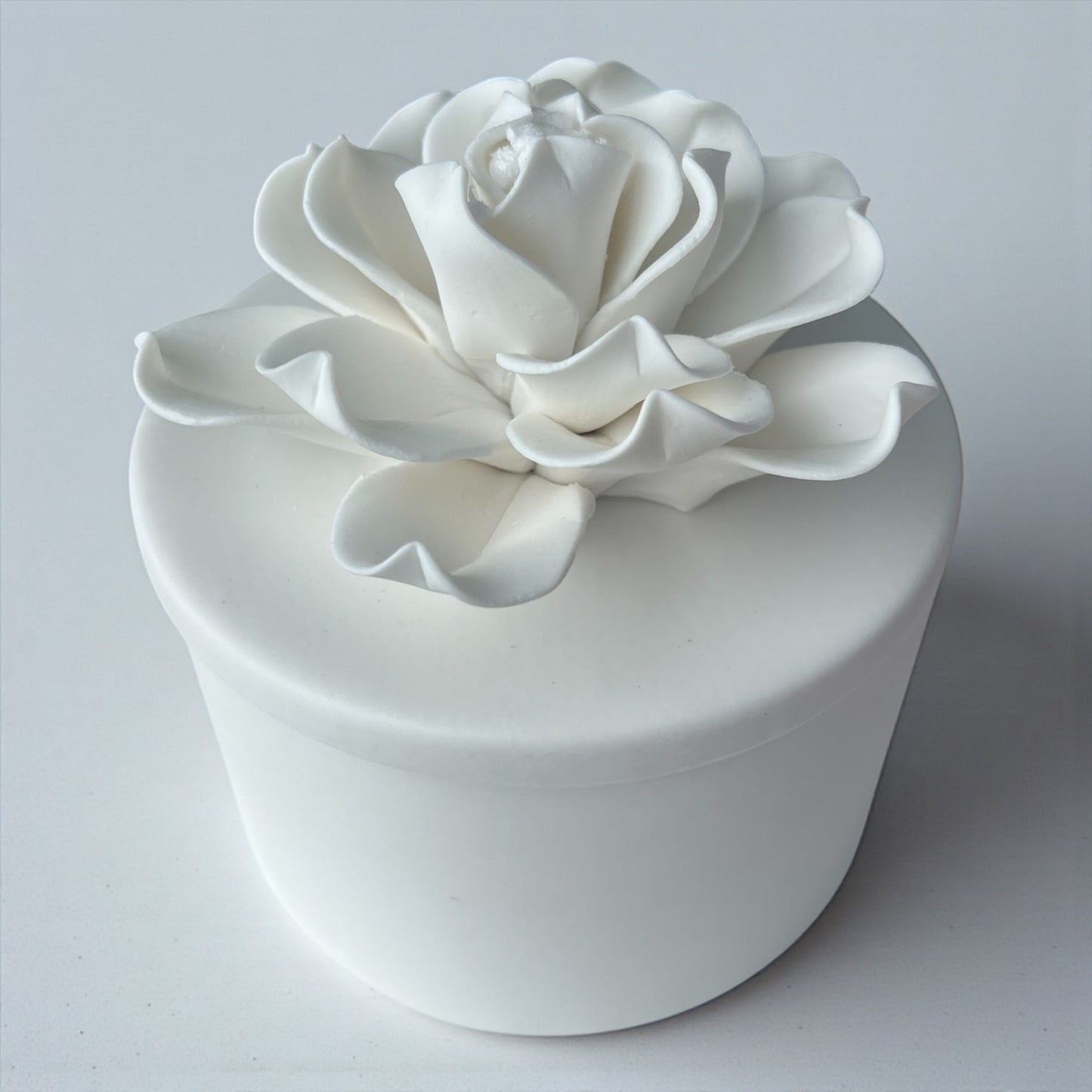 WHITE PORCELAIN FLOWER VESSEL